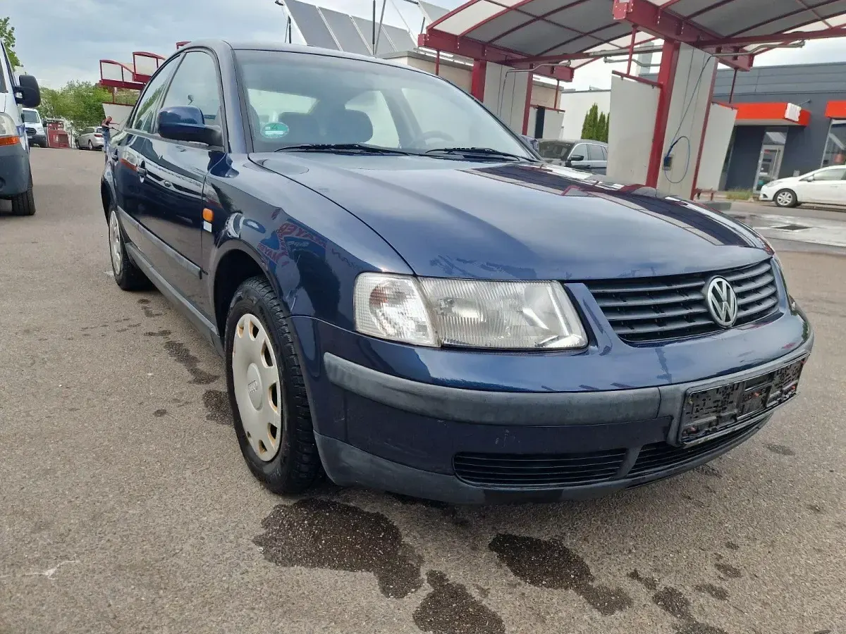 Second-hand VW Passat 101 CP (74 kW) 1998 Albastru Berlinǎ