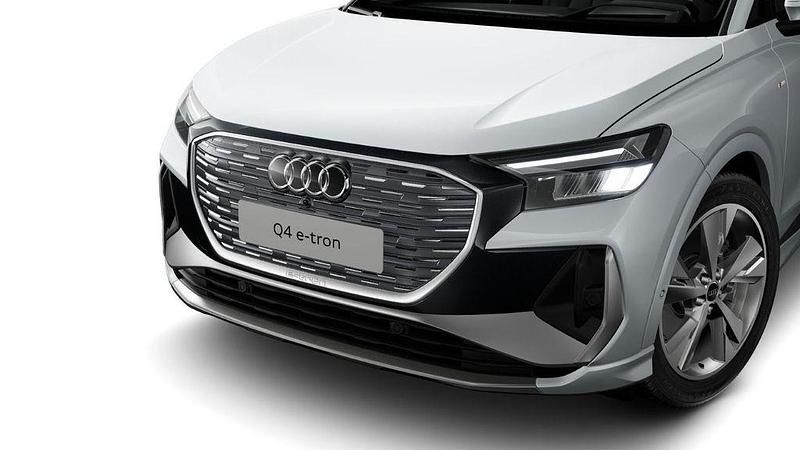 Gebraucht Audi Q4 e-tron S-Line 150 kW (204 PS) 2023 Gletscherweiß metallic SUV