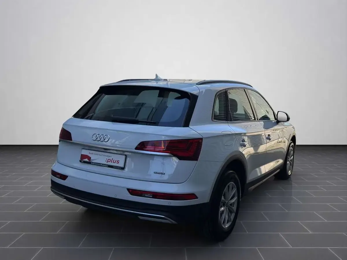 Używany Audi Q5 Basis 204 KM (150 kW) 2025 Biały SUV