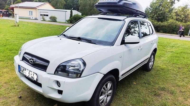 Weiß Gebraucht 2010 Hyundai Tucson SUV | 4.790 € (Guter Preis) - Bild 1/4