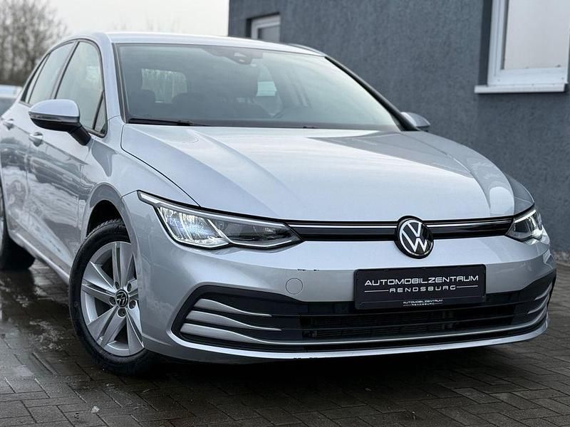 Gebraucht VW Golf Life 116 PS (85 kW) 2023 Silber Limousine