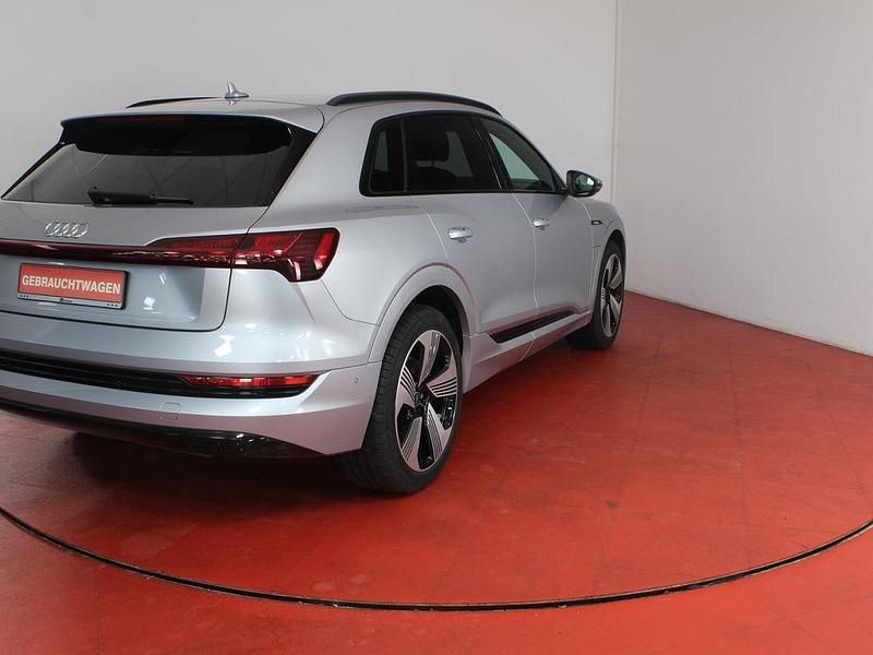 Gebraucht Audi e-tron Advanced Plus 230 kW (313 PS) 2022 Florettsilber metallic (metallic) SUV