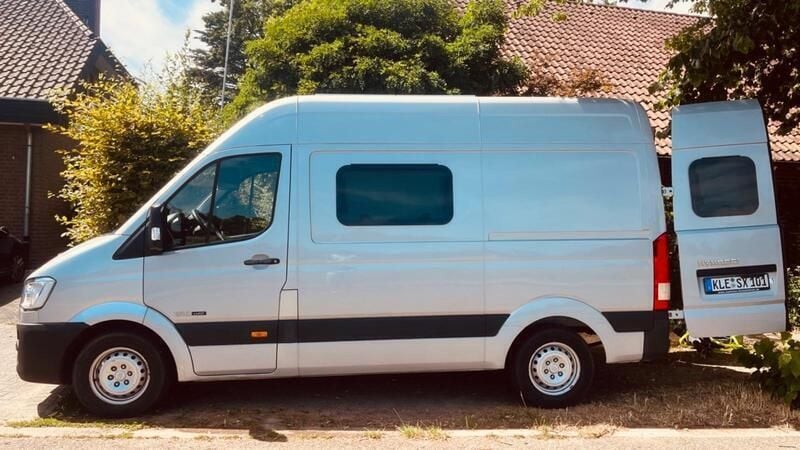 Grau Gebraucht 2017 Hyundai H 350 Van | 24.500 € - Bild 1/4