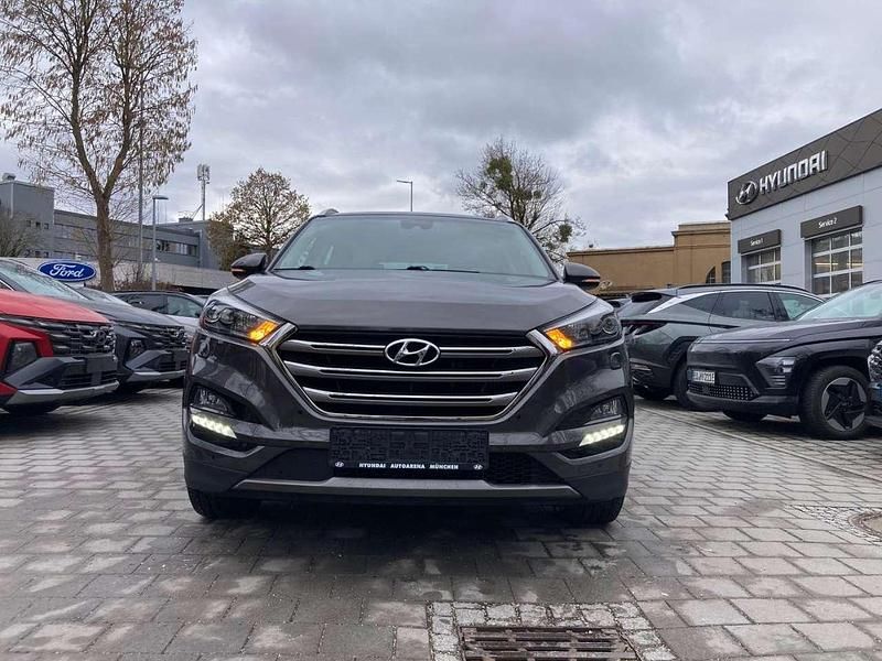 Gebraucht Hyundai Tucson Premium 177 PS (130 kW) 2016 Moon rock / met SUV