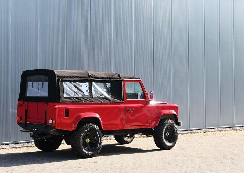 Gebraucht Land Rover Defender 137 PS (100 kW) 1989 Rot SUV