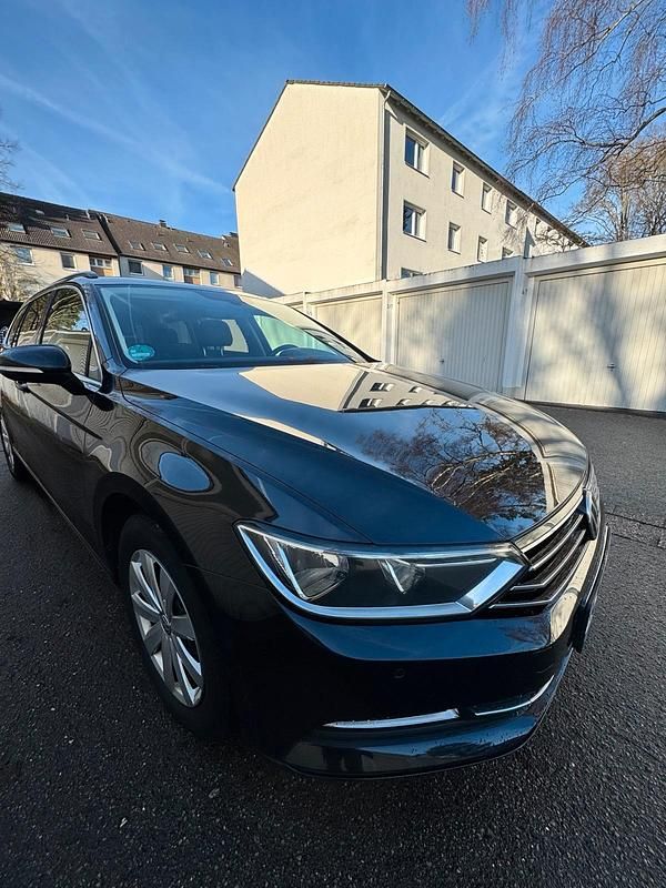 Gebraucht VW Passat Comfortline 120 PS (88 kW) 2016 Schwarz Kombi