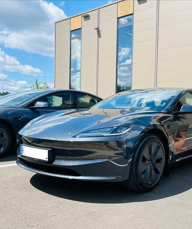 Gebraucht Tesla Model 3 Standard Range 208 kW (283 PS) 2025 Grau Limousine