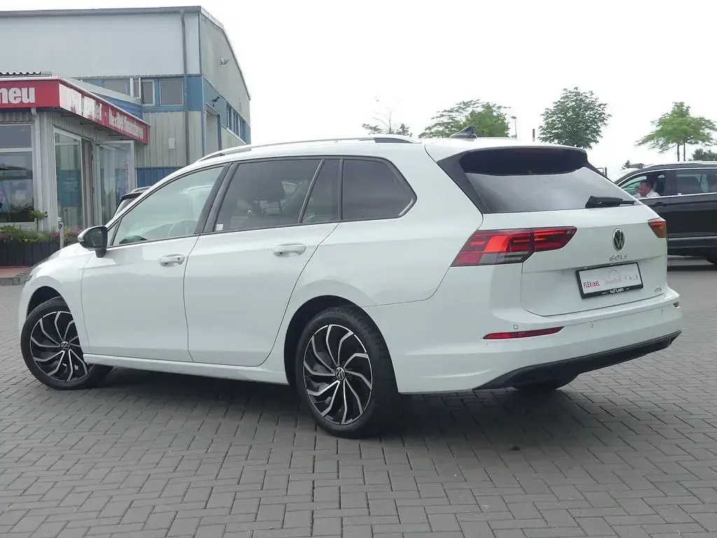 Gebraucht VW Golf VIII Life 110 PS (80 kW) 2021 Weiß Kombi