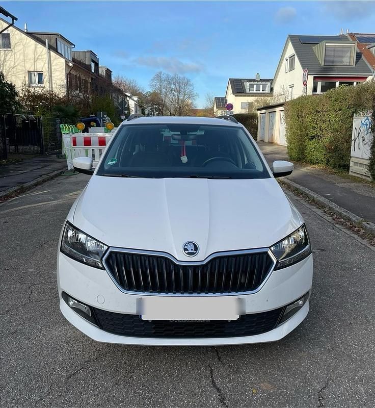 Weiß Gebraucht 2023 Skoda Fabia Kombi | 15.900 € (Fairer Preis) - Bild 1/4