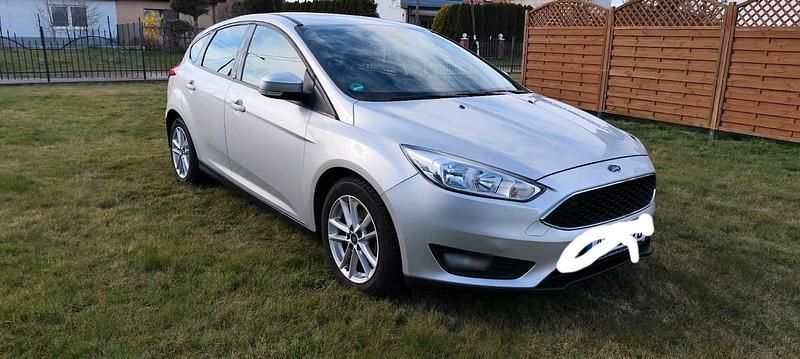Second-hand Ford Focus 125 CP (91 kW) 2015 Argintiu Hatchback