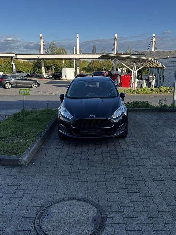 Gebraucht Ford Fiesta Trend 101 PS (74 kW) 2016 Limousine