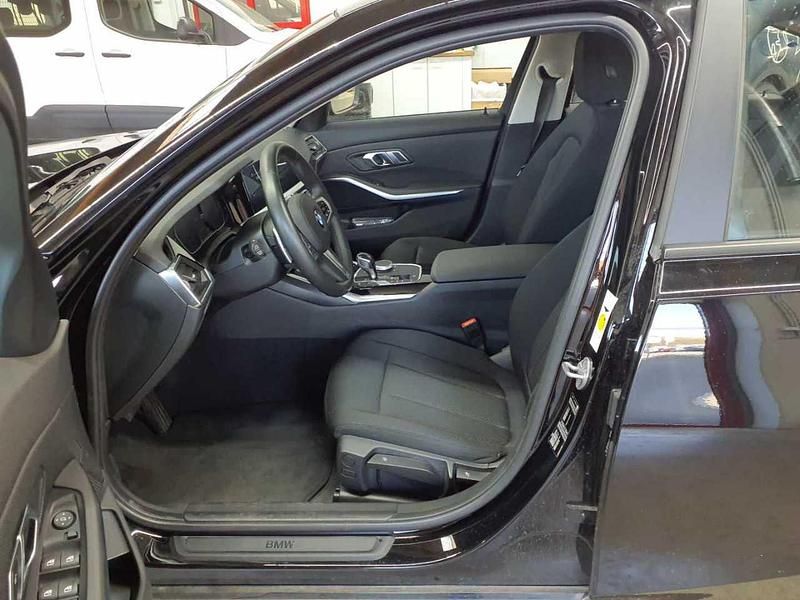 Gebraucht BMW 320 Advantage 190 PS (139 kW) 2021 Schwarz uni Limousine