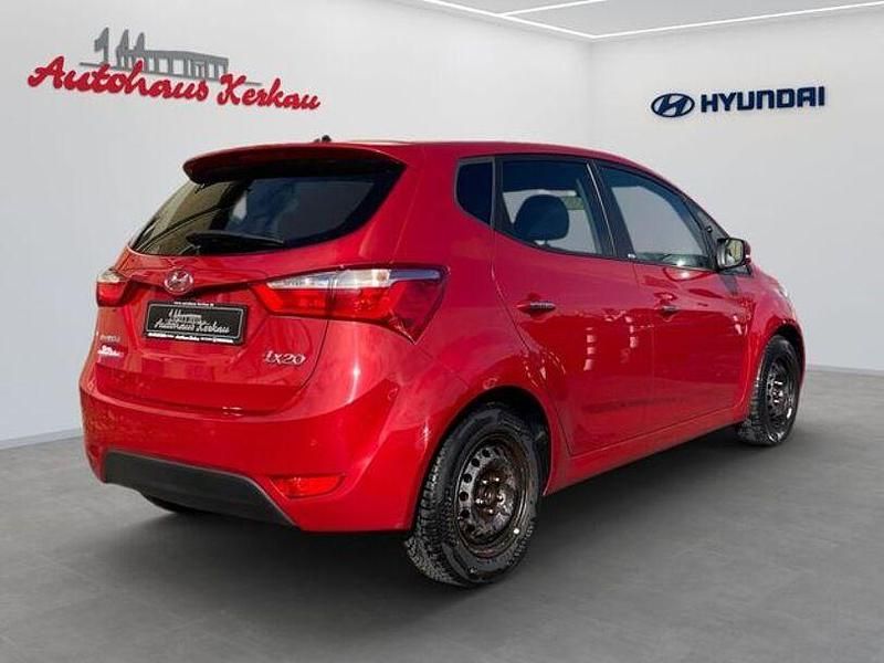 Gebraucht Hyundai ix20 Passion Plus 90 PS (66 kW) 2016 Rot Kleinwagen