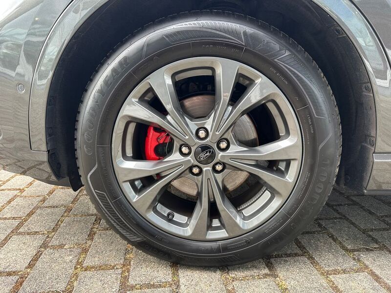 Gebraucht Ford Kuga ST-Line X 150 PS (110 kW) 2024 Magneticgrau (metallic) SUV