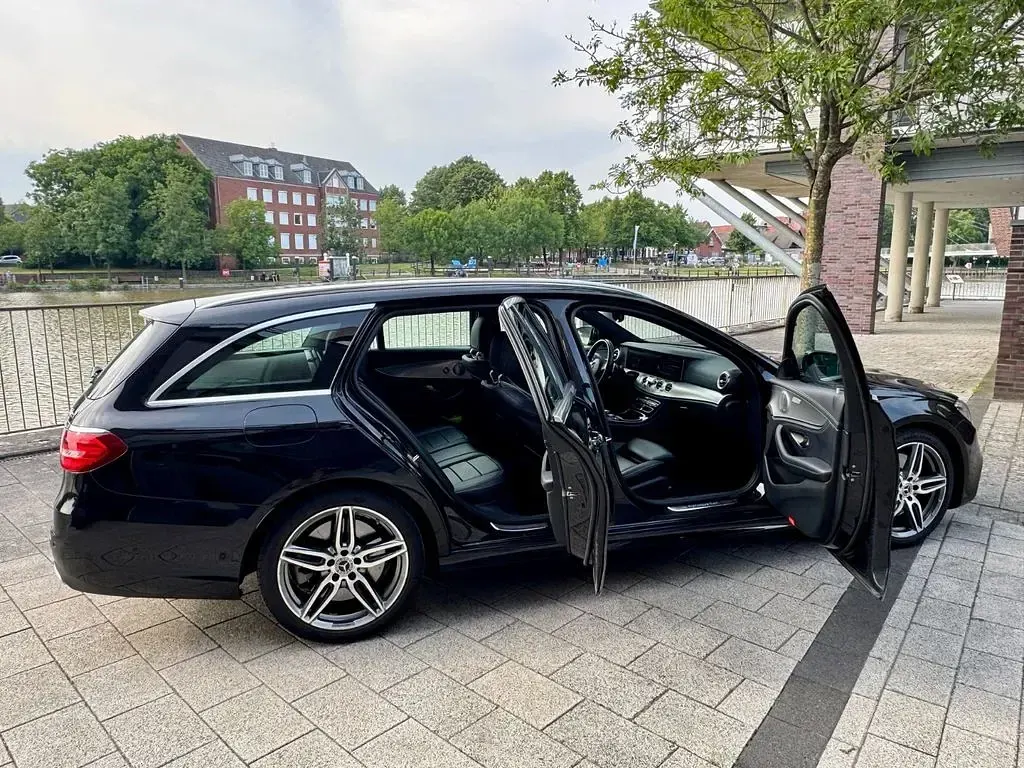Gebraucht Mercedes E400 AMG line 333 PS (244 kW) 2017 Schwarz Limousine