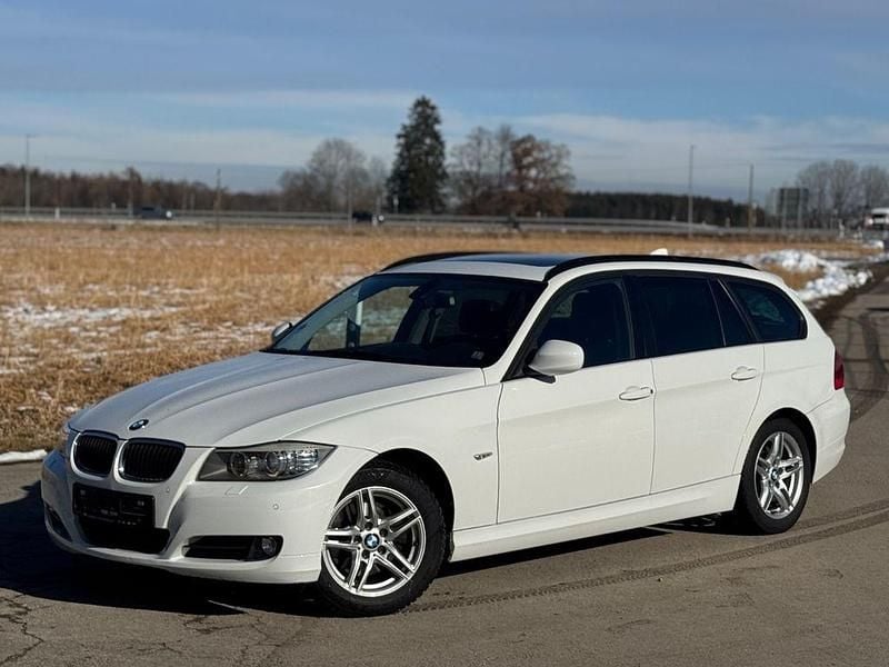 Weiß Gebraucht 2012 BMW 320 Sport Line Limousine | 7.999 € (Superpreis) - Bild 1/4