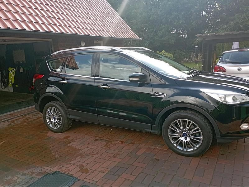 Gebraucht Ford Kuga 163 PS (119 kW) 2013 Schwarz SUV