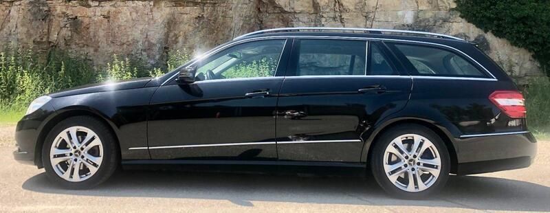 Schwarz Gebraucht 2012 Mercedes E200 Kombi | 6.700 € (Guter Preis) - Bild 1/4