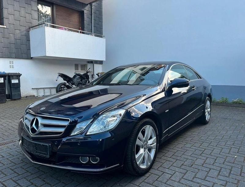 Gebraucht Mercedes E250 204 PS (150 kW) 2009 Blau Coupé