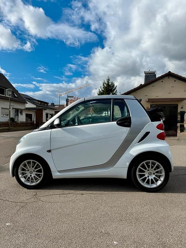 Gebraucht Smart ForTwo Cabrio 71 PS (52 kW) 2011 Weiß Cabrio