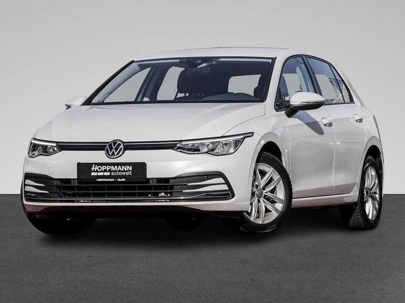 Gebraucht VW Golf VIII Active 131 PS (96 kW) 2021 Weiß Limousine