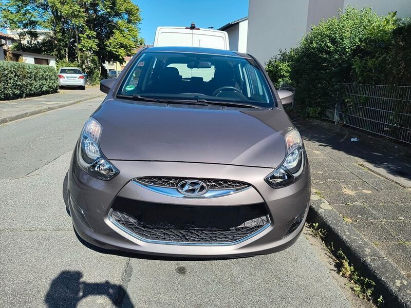 Braun Gebraucht 2012 Hyundai ix20 Comfort Van / Kleinbus | 7.500 € (Superpreis) - Bild 1/4