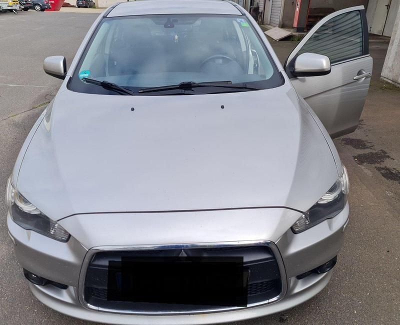Silber Gebraucht 2012 Mitsubishi Lancer Sportback Edition Limousine | 5.900 € (Fairer Preis) - Bild 1/4