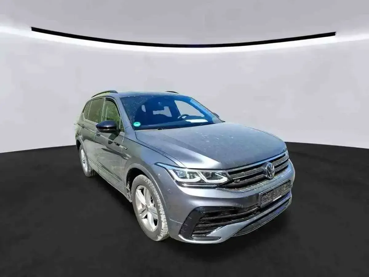 Gebraucht VW Tiguan Allspace R-line 150 PS (110 kW) 2022 Platinum grey metallic SUV