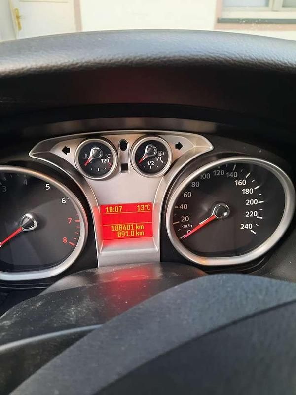 Gebraucht Ford Focus Ambiente 101 PS (74 kW) 2008 Weiß Kombi