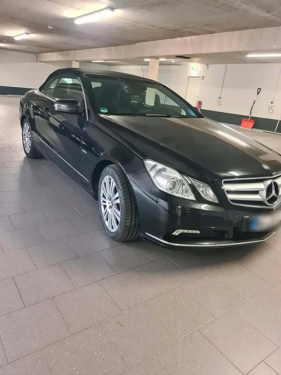 Second-hand Mercedes E250 204 CP (150 kW) 2010 Negru Cabrio