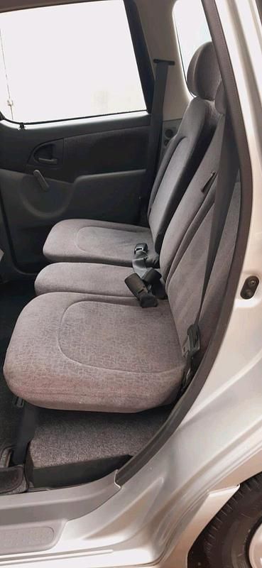 Gebraucht Toyota Yaris 106 PS (77 kW) 2001 Grau Kombi