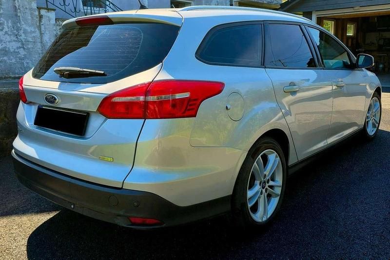 Gebraucht Ford Focus Trend 101 PS (74 kW) 2017 Grau Kombi