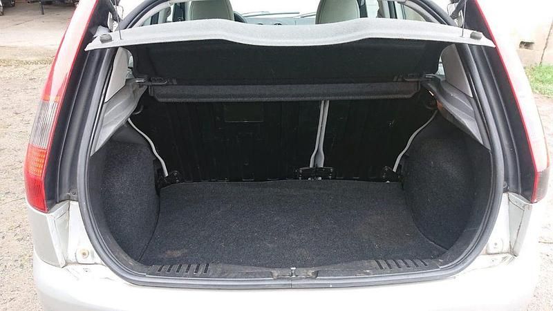 Gebraucht Ford Fiesta 69 PS (50 kW) 2002 Silber Limousine