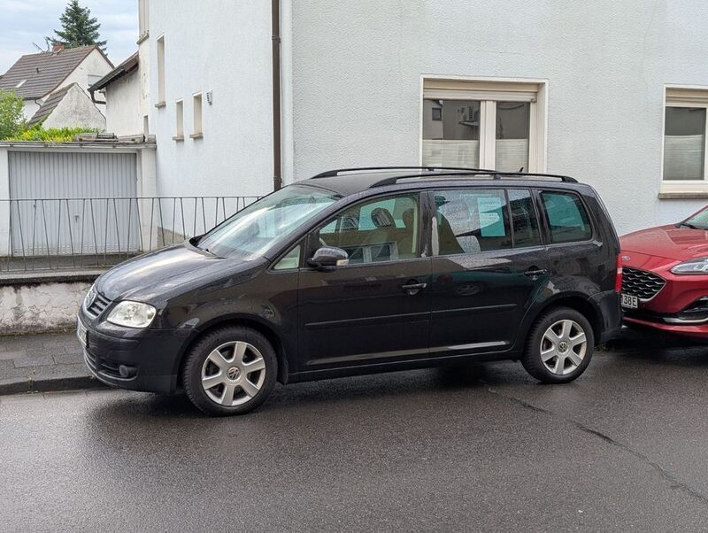 Schwarz Gebraucht 2005 VW Touran Highline Van / Kleinbus | 2.950 € (Teuer) - Bild 1/3