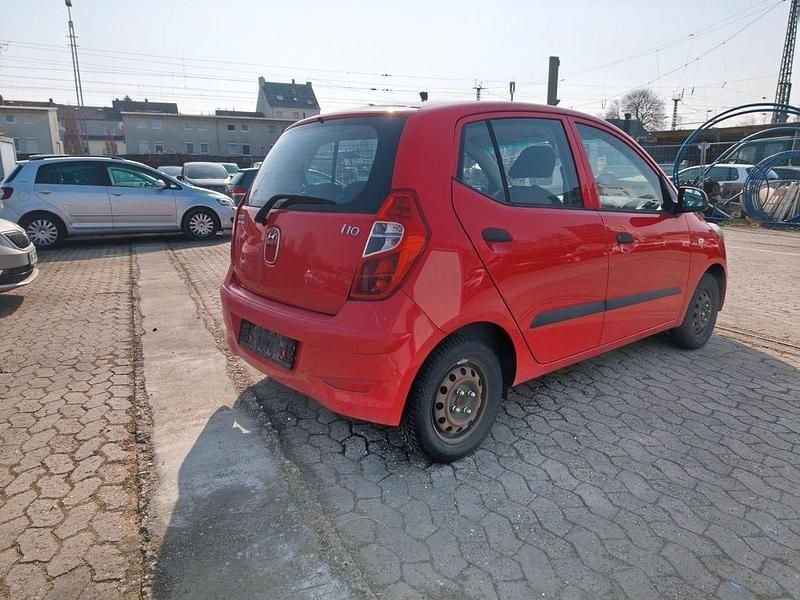 Gebraucht Hyundai i10 Edition 69 PS (50 kW) 2012 Rot Kleinwagen