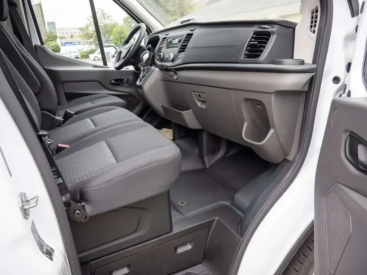 Gebraucht Ford Transit Trend 155 PS (114 kW) 2024 Frozen white