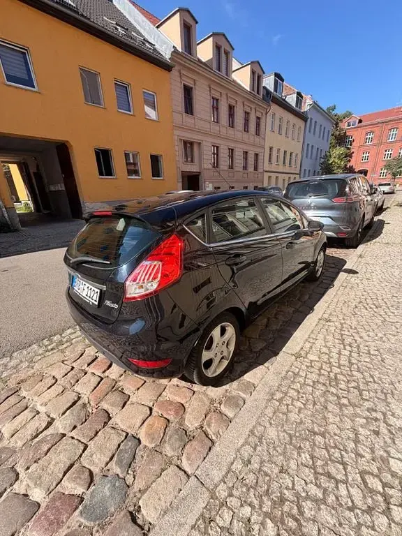 Gebraucht Ford Fiesta SYNC Edition 101 PS (74 kW) 2015 Schwarz Kleinwagen