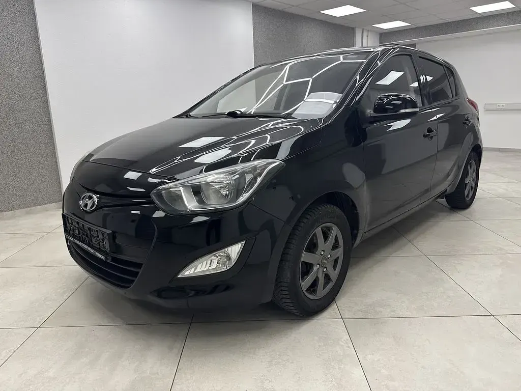 Gebraucht Hyundai i20 Edition 86 PS (63 kW) 2013 Schwarz Kleinwagen