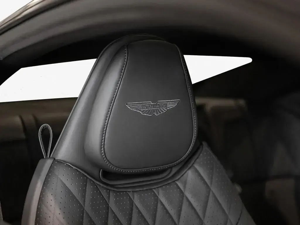 Neu Aston Martin DB12 680 PS (500 kW) 2026 Schwarz Coupé