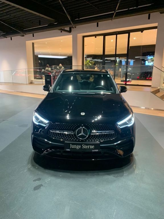 Schwarz Gebraucht 2020 Mercedes GLA250 AMG SUV | 38.000 € (Fairer Preis) - Bild 1/4