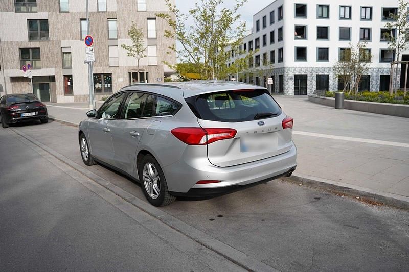 Second-hand Ford Focus Active 120 CP (88 kW) 2019 Argintiu Break