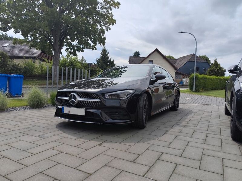 Schwarz Gebraucht 2021 Mercedes CLA250 Shooting Brake AMG line Kombi | 27.590 € (Superpreis) - Bild 1/4