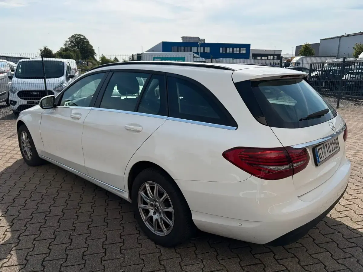 Gebraucht Mercedes C220 194 PS (142 kW) 2019 Weiß Limousine