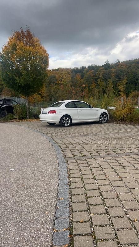 Beige Gebraucht 2010 BMW 118 Coupé Coupé | 4.000 € (Fairer Preis) - Bild 1/4