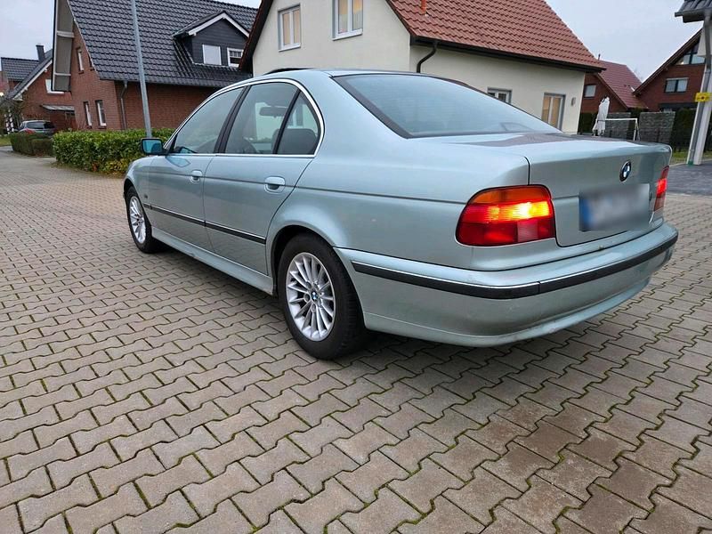 Gebraucht BMW 525 144 PS (105 kW) 1997 Silber Limousine