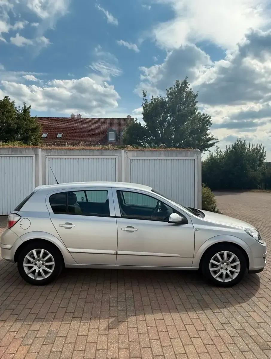 Gebraucht Opel Astra 90 PS (66 kW) 2004 Silber Kleinwagen