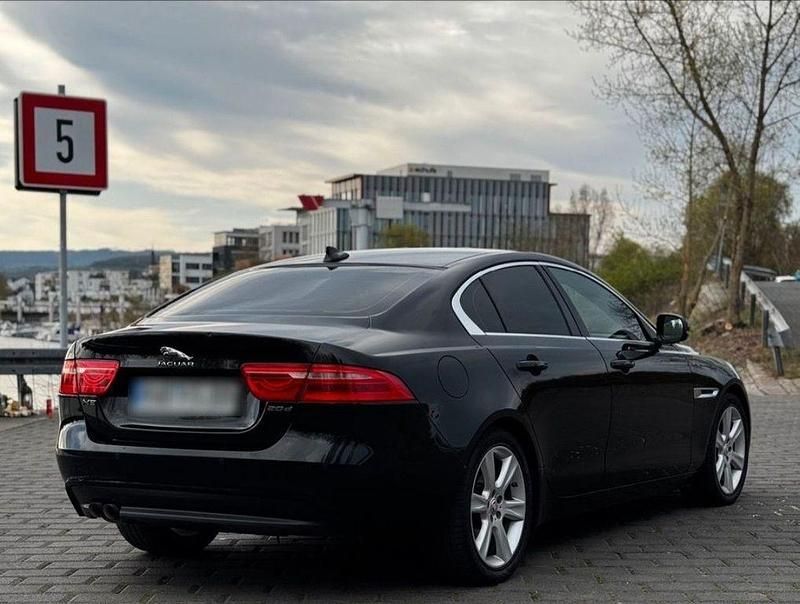 Gebraucht Jaguar XE R-Sport 180 PS (132 kW) 2016 Schwarz Limousine