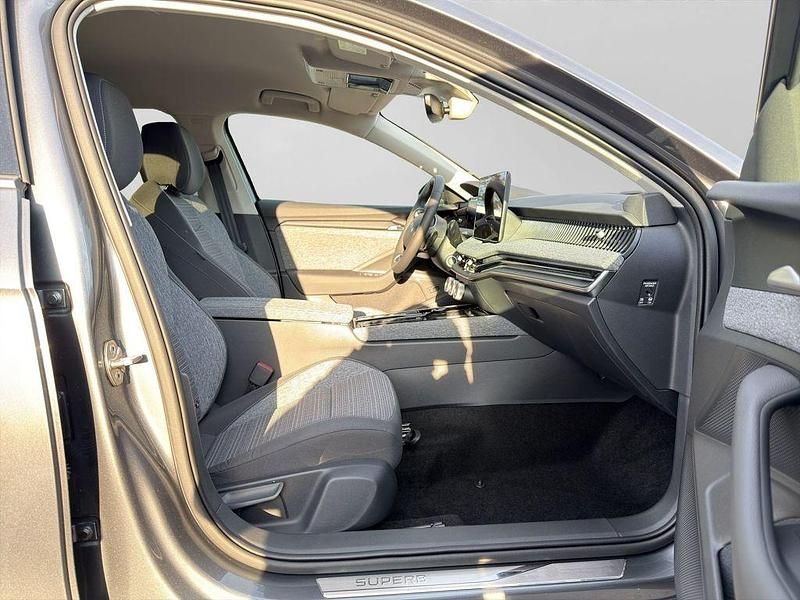 Neu Skoda Superb Selection 193 PS (141 kW) 2025 Grau Kombi
