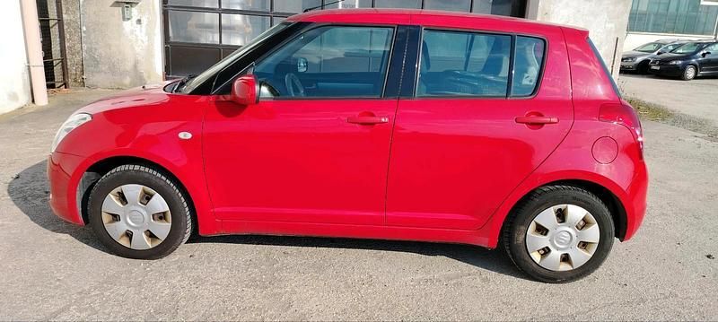 Gebraucht Suzuki Swift Snow 92 PS (67 kW) 2009 Rot Kleinwagen