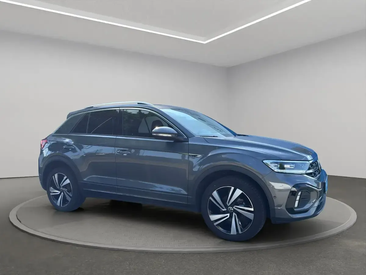 Gebraucht VW T-Roc R-line 150 PS (110 kW) 2024 Indiumgrau metallic SUV